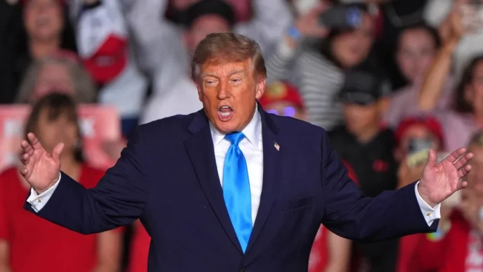 Aprobación de Trump cae a 33%