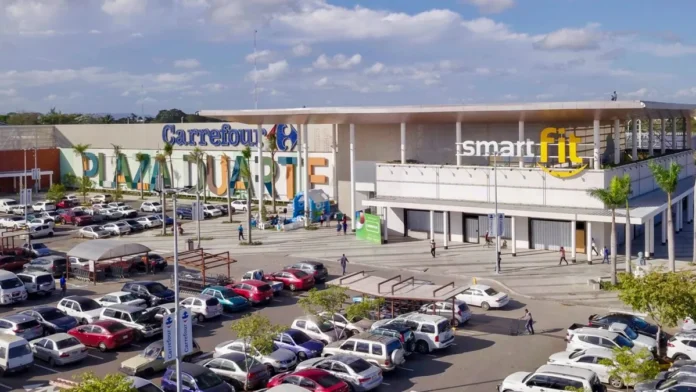 Plaza Duarte colabora en investigación de atraco.