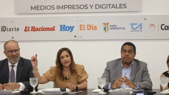 Emisoras dominicanas transmitiendo por streaming.
