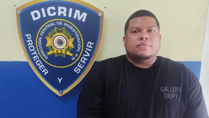 Hombre se entrega a la Policía en Santo Domingo