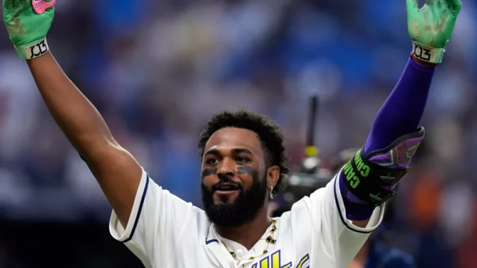 Junior Caminero celebra eliminación de los Yankees.