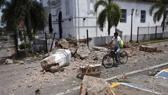 Réplicas de terremoto causan daños en Panamá