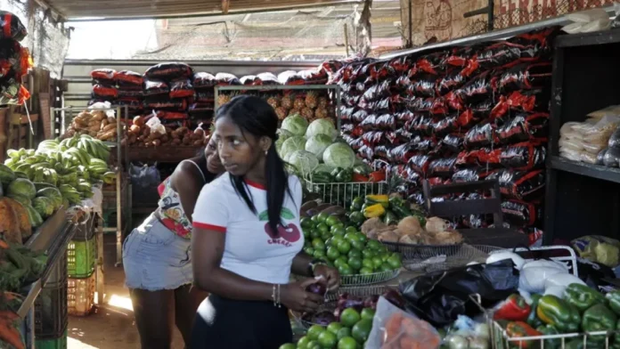 Mercado mayorista en Cuba inicia operaciones.