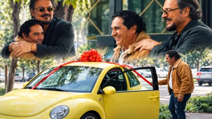 Ricardo Arjona regala auto a su amigo.