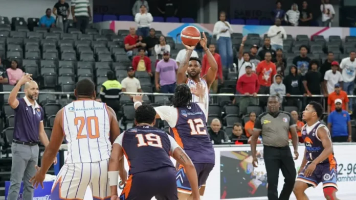 Yeison Colomé anota triple decisivo.