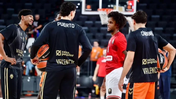 Jean Montero celebra su victoria con Olympiacos.