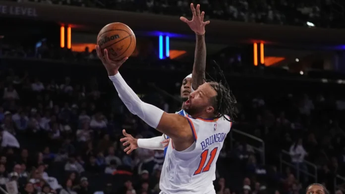 Knicks enfrentan desafíos tras traspaso de LeBron.