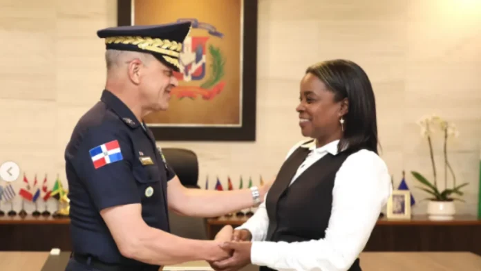 Director de la Policía y diputada Martínez.