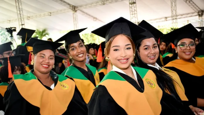 Graduación de 539 nuevos profesionales en UTECO.