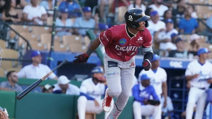 Jefferson Rojas batea dos jonrones en juego.