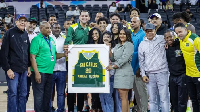 San Carlos celebra victoria y homenajea a Guzmán