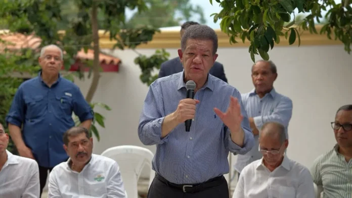 Leonel Fernández aboga por unidad arrocera RD