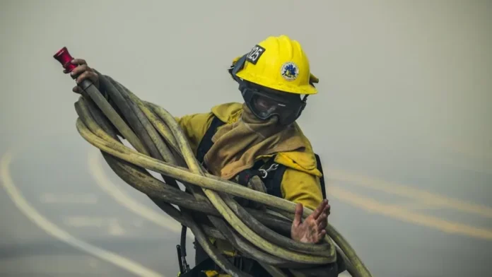 Incendio en base militar canadiense en Alberta