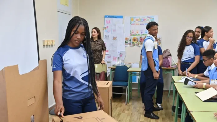 Taller educativo sobre el voto juvenil.