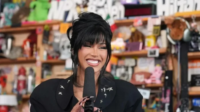 Cardi B en Tiny Desk: actuación íntima.