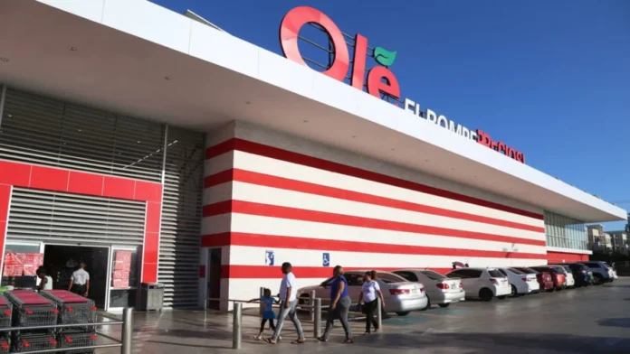 Empleados de Olé en paro por bonificaciones.