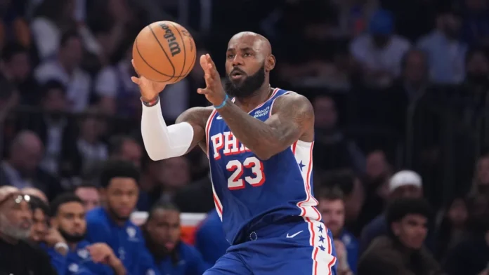 LeBron James debuta con Philadelphia 76ers.