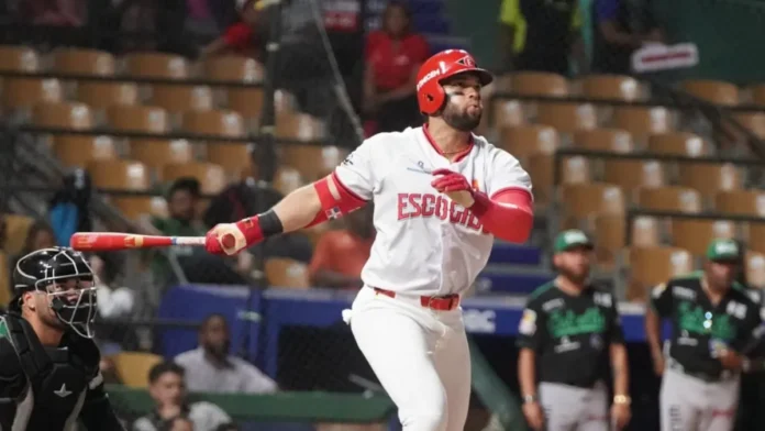 Leones del Escogido celebran su primera victoria.