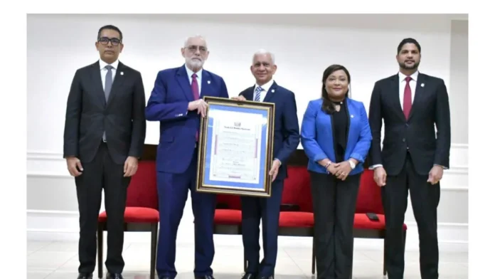 Senado reconoce a Vitelio Mejía y Junior Noboa