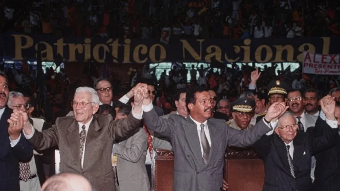 Balaguer y Peña Gómez en elecciones 1996.