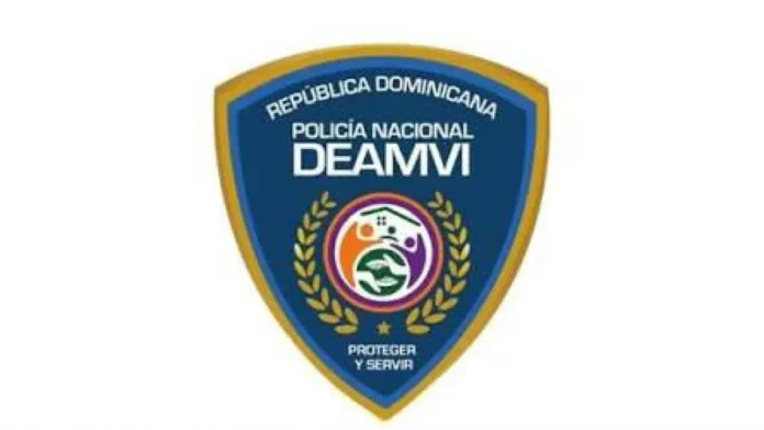 Policía arresta por violencia intrafamiliar.