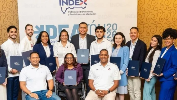 Jóvenes dominicanos en Ideatón 2026