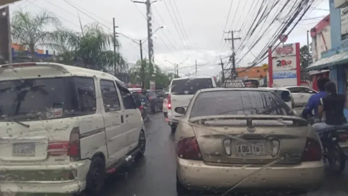 Caos en Santo Domingo por lluvias intensas.