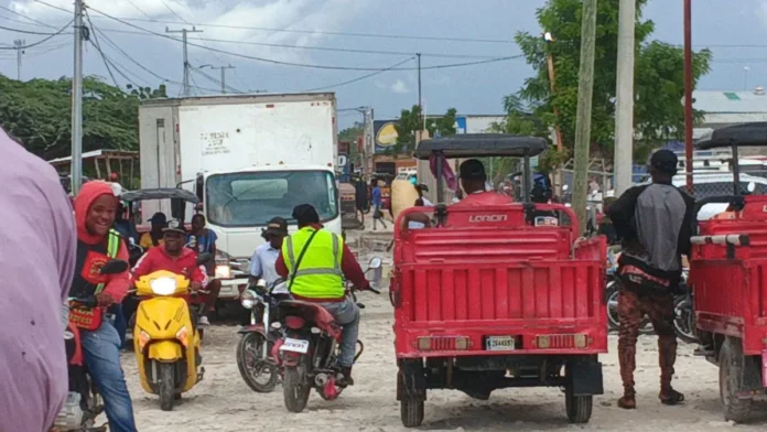 Comercio activo en Pedernales a pesar crisis.