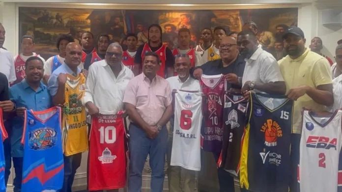 Inauguración del torneo de baloncesto en Los Alcarrizos.