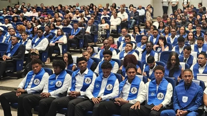 Graduación de 874 bachilleres en CENAPEC.