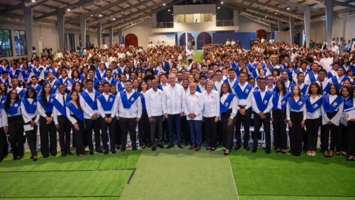 Anuncio del Politécnico Loyola en Azua