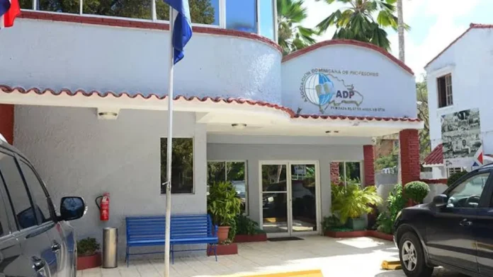 ADP advierte sobre derechos laborales en escuelas