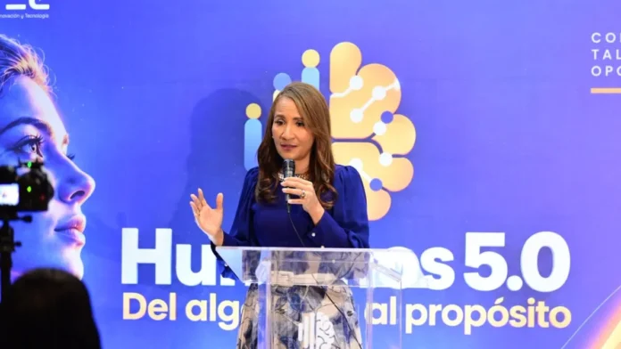 Empresarios y académicos firman manifiesto tecnológico.
