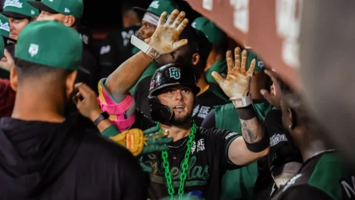 Estrellas Orientales celebran victoria sobre Gigantes.