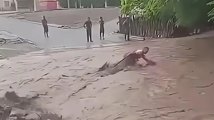 Hombre arrastrado por corriente en Azua
