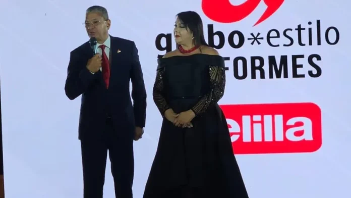 Desfile de uniformes laborales en Santo Domingo