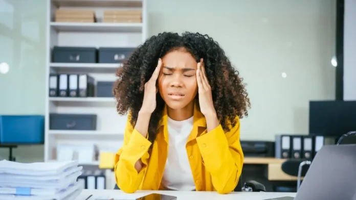 Estrés prolongado afecta salud emocional y física.