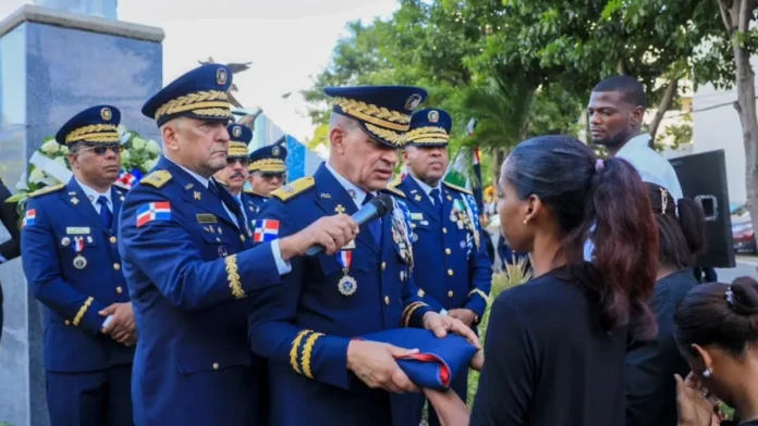 Homenaje a agentes caídos en servicio.