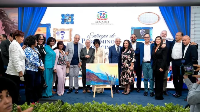 Reconocimiento a Manuel Tejada y Elsa Núñez