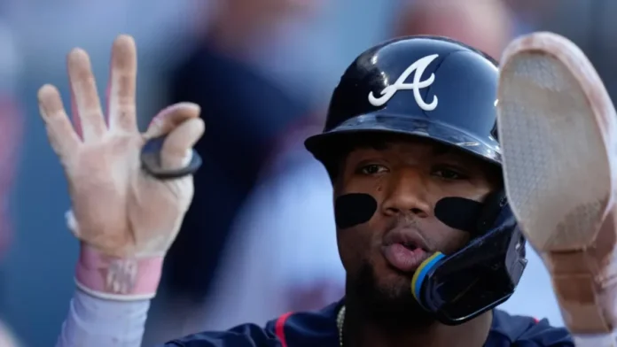 Bravos ejercen opciones de Acuña y Albies