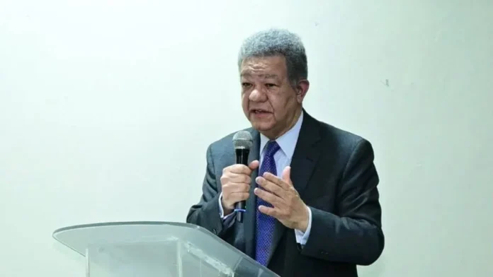 Leonel Fernández propone reforma policial preventiva.
