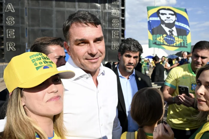 Flávio Bolsonaro propone cambios en el Supremo