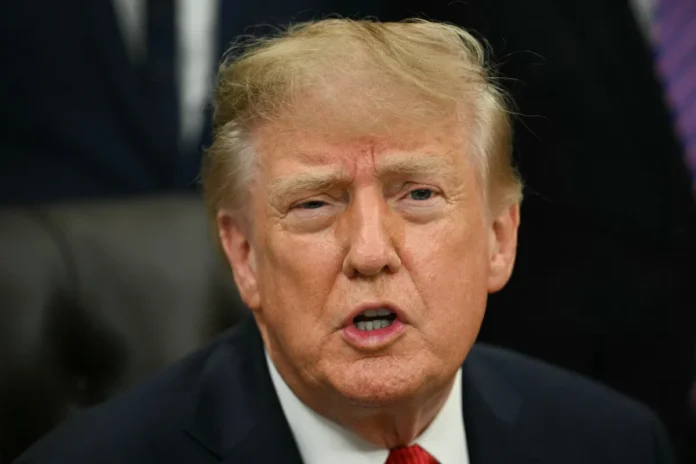Trump defiende reformas en la Casa Blanca