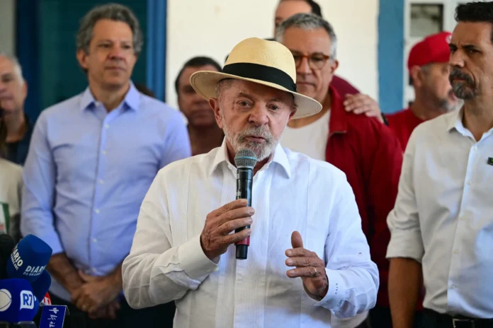 Lula anuncia transporte público gratuito en Brasil.