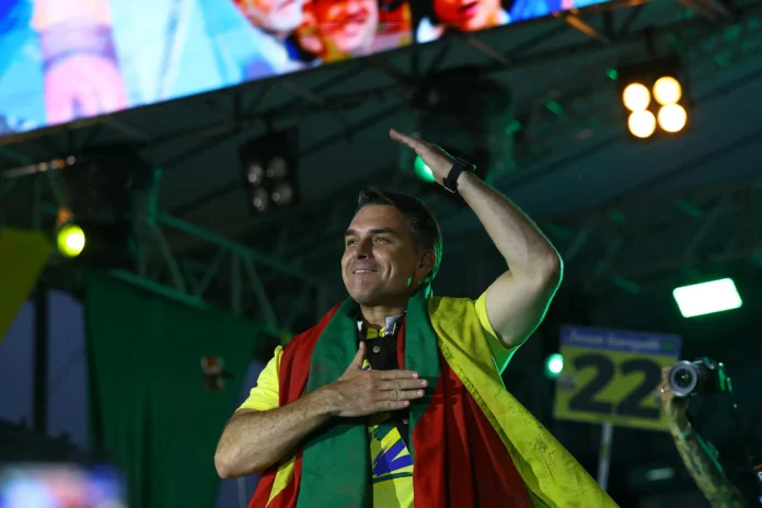 Flávio Bolsonaro anuncia no buscar reelección.