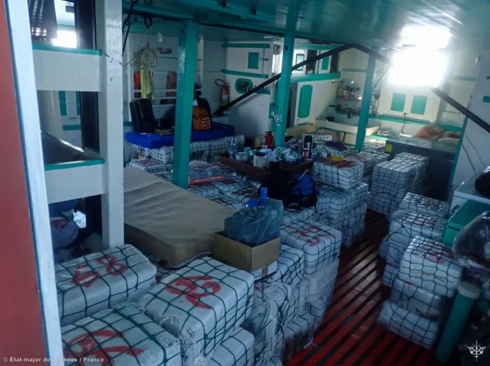 Armada francesa incauta droga en Antillas.