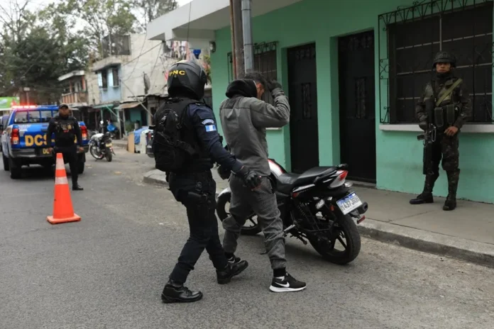 Cámaras corporales para policías en Guatemala