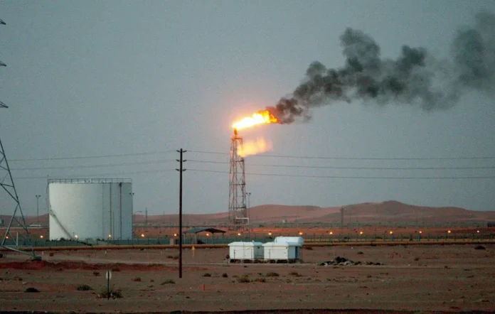 Incendio en sede de Aramco tras ataque