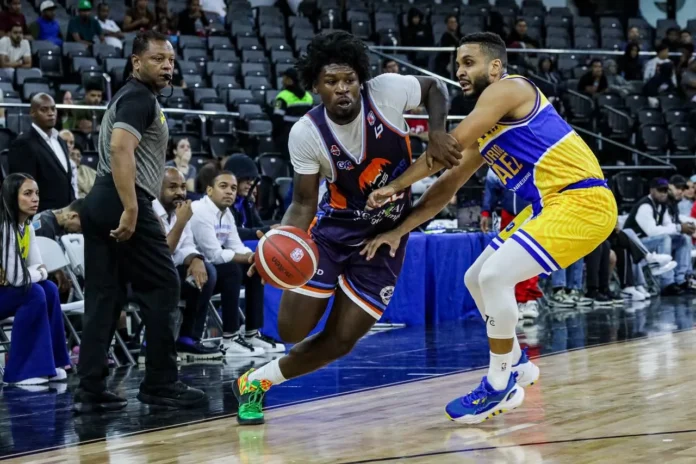 Los Prados celebra victoria en baloncesto.