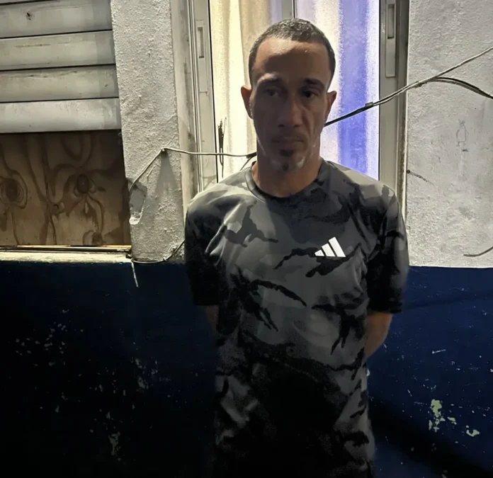 Hombre arrestado por violencia de género.